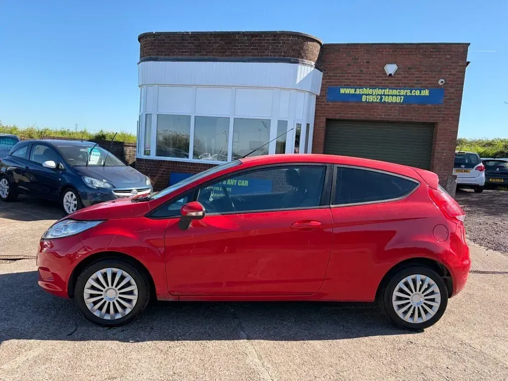 Używany Ford Fiesta 2011 Czerwony Hatchback
