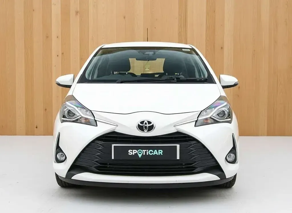 Used Toyota Yaris 109 HP (80 kW) 2019 White Hatchback