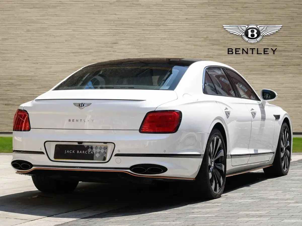 Used Bentley Flying Spur 544 HP (400 kW) 2022 White Sedan