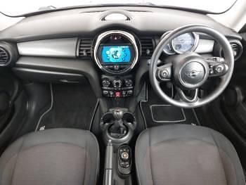 Used Mini Cooper Classic 136 HP (100 kW) 2019 Red Hatchback