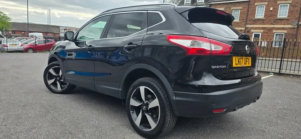 Used Nissan Qashqai N-Connecta 130 HP (95 kW) 2017 Black SUV
