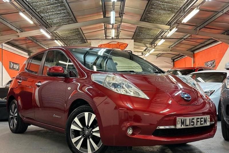 Used Nissan Leaf Tekna 80 kW (109 HP) 2015 Red Hatchback