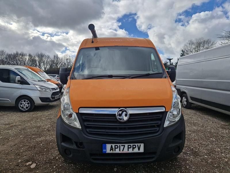 Second-hand Vauxhall Movano 130 CP (95 kW) 2017 Alb Monovolum