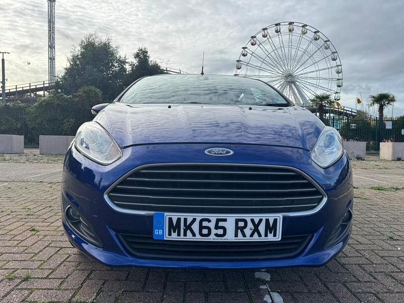 Usado Ford Fiesta Titanium 75 CV (55 kW) 2015 Azul Utilitario