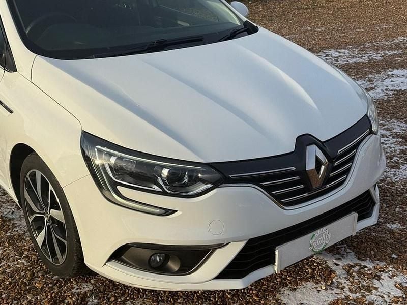 Used Renault Mégane GrandTour Iconic 115 HP (84 kW) 2019 White Estate