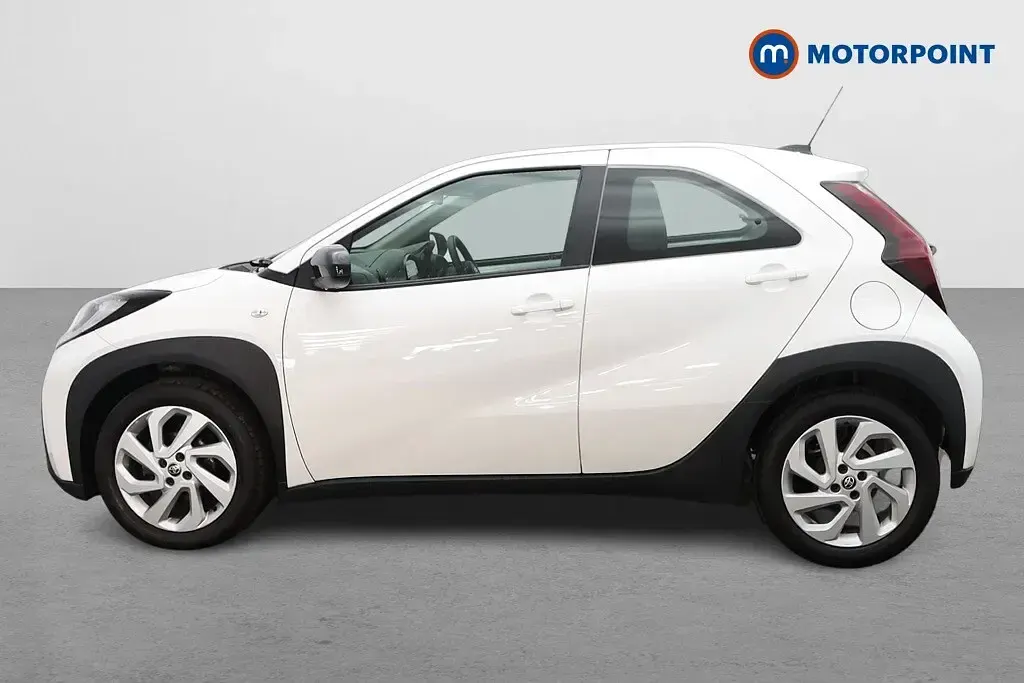 Used Toyota Aygo X PURE 2023 White SUV