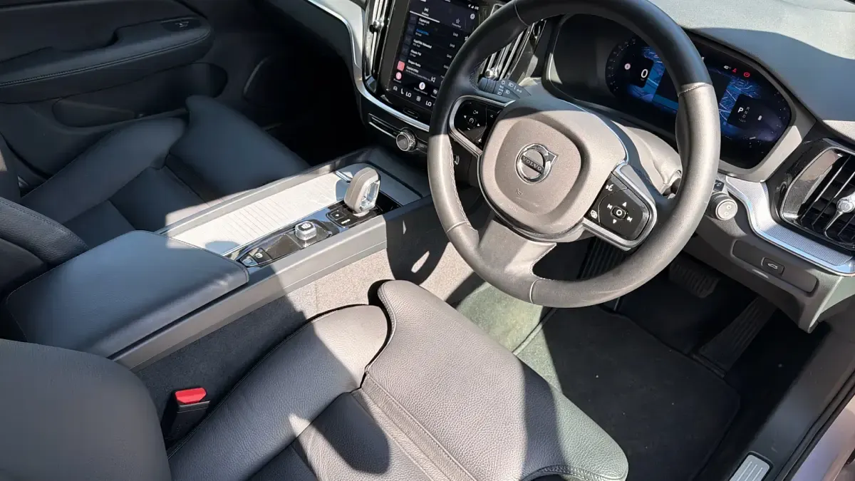 Used Volvo V60 Plus 197 HP (144 kW) 2025 Silver Estate