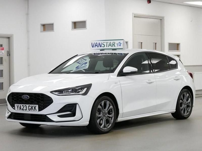 Used Ford Focus ST-Line 155 HP (114 kW) 2023 White Hatchback