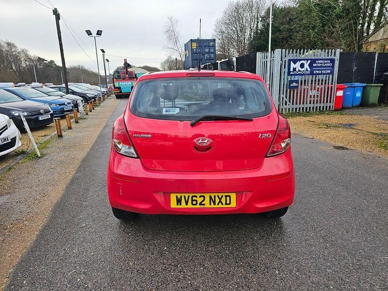 Used Hyundai i20 Classic 84 HP (61 kW) 2012 Red Hatchback
