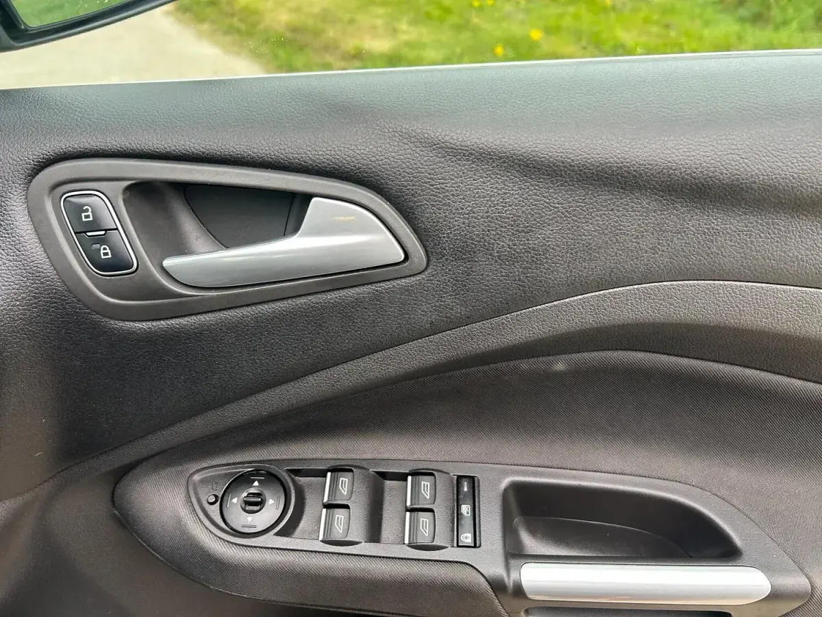 Used Ford C-MAX Titanium 2016 Black MPV