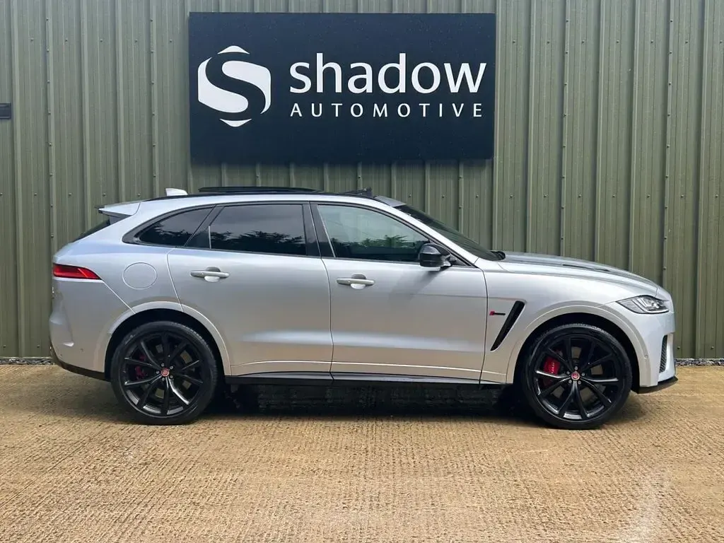 Używany Jaguar F-Pace SVR 550 KM (404 kW) 2019 Srebrny SUV