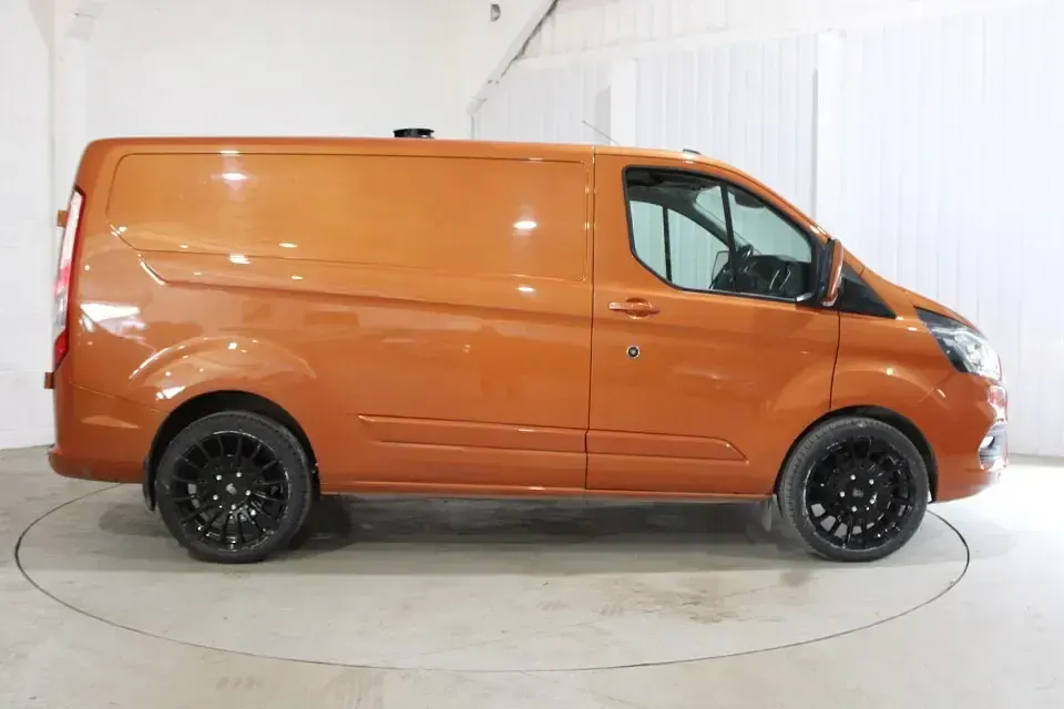 Used Ford Transit Custom Limited 130 HP (95 kW) 2021 Orange Van