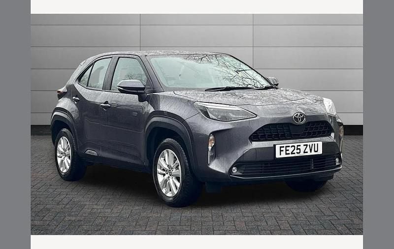 Grey Used 2025 Toyota Yaris Cross SUV | £22,995 (Good price) - Image 1/2