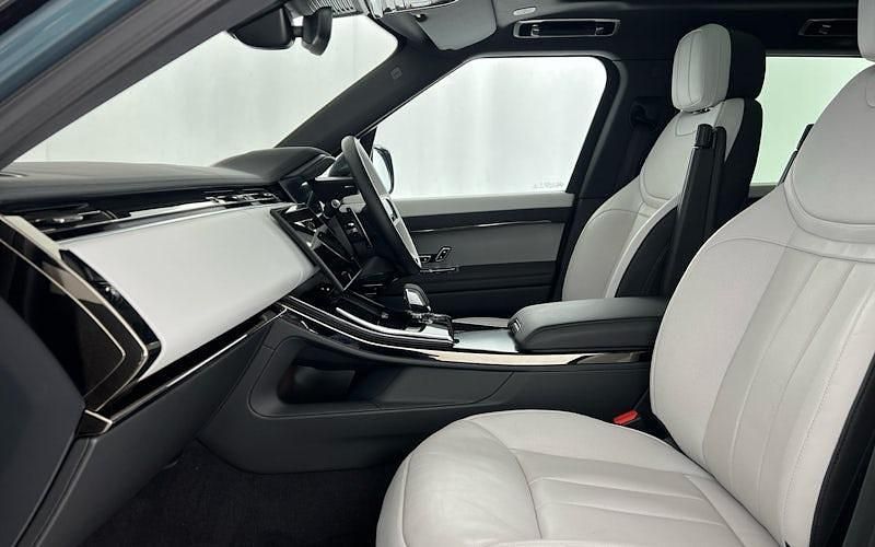 Second-hand Land Rover Range Rover Sport SE Dynamic 300 CP (220 kW) 2025 SUV