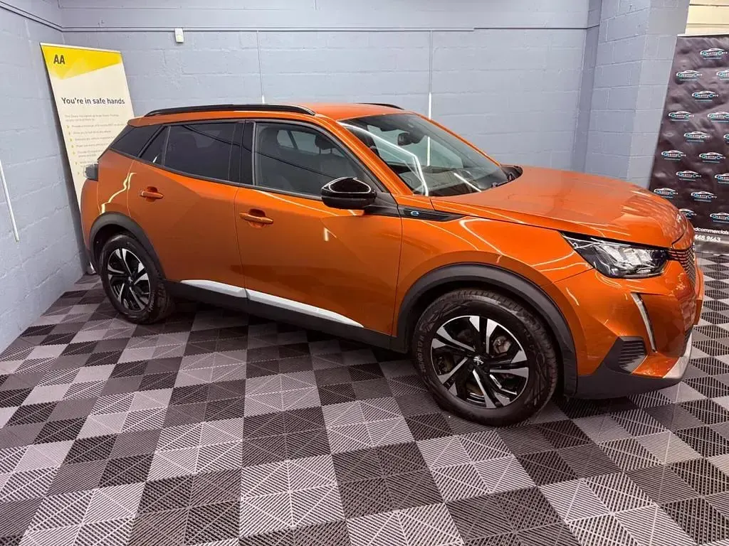 Used Peugeot e-2008 Allure+ 100 kW (136 HP) 2023 SUV