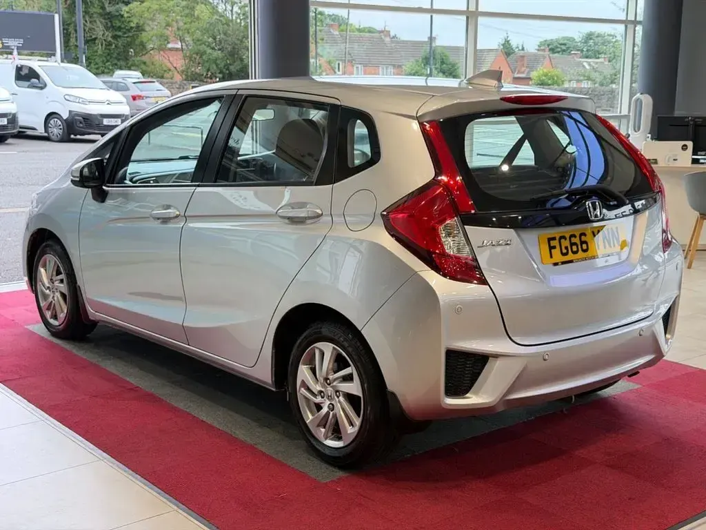 Used Honda Jazz SE 102 HP (75 kW) 2016 Silver Hatchback
