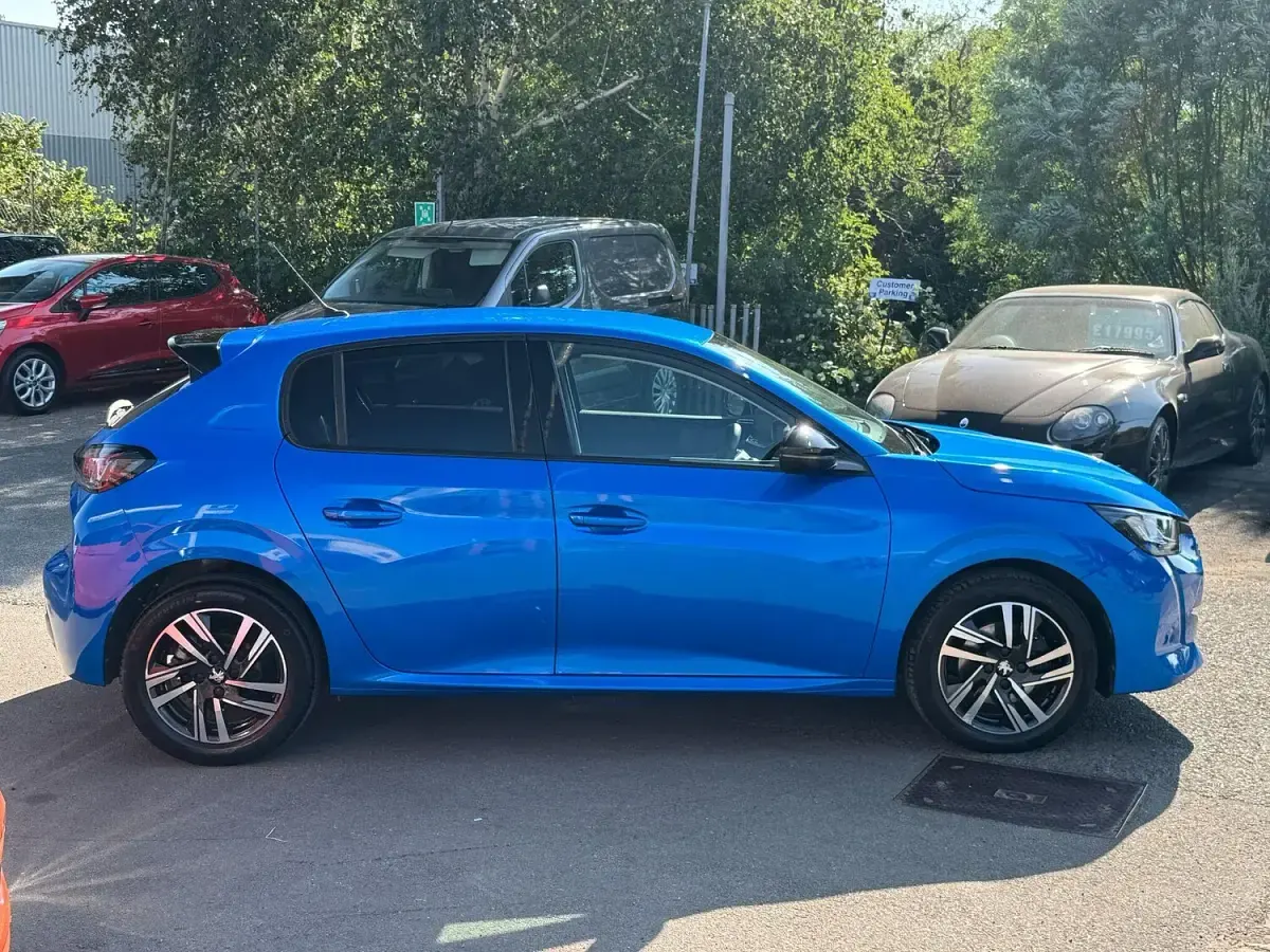Used Peugeot 208 Allure Premium 2022 Blue Hatchback