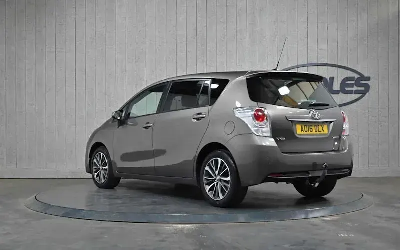 Used Toyota Verso Design 147 HP (108 kW) 2016 Bronze MPV