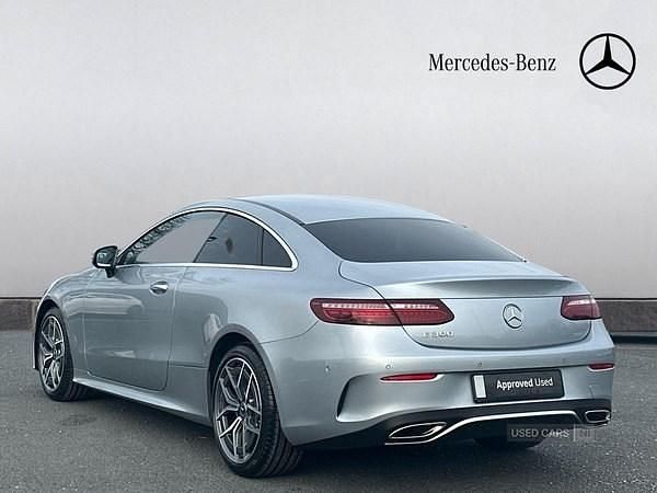 Usado Mercedes E300 AMG Line Premium 258 HP (189 kW) 2022 Prateado Coupé