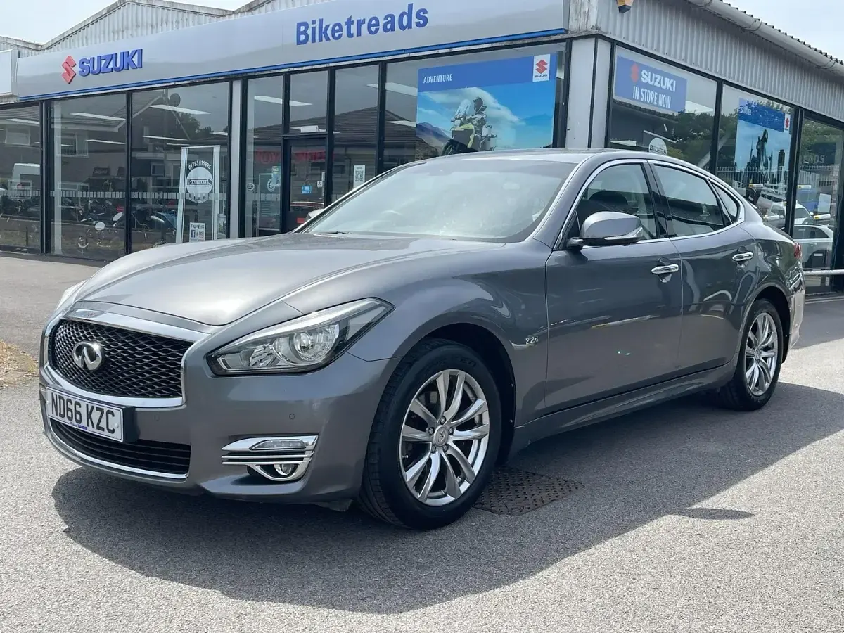 Used Infiniti Q70 Premium 170 HP (125 kW) 2017 Grey Sedan