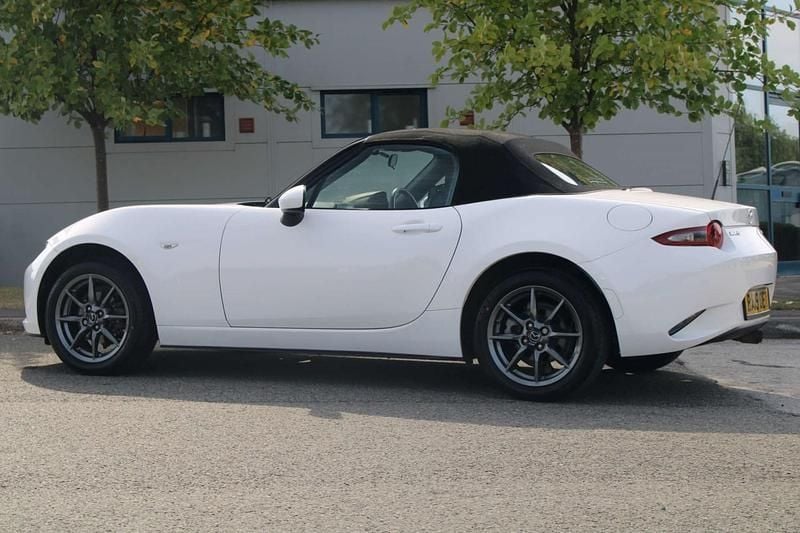 Used Mazda MX5 132 HP (97 kW) 2019 White Cabriolet