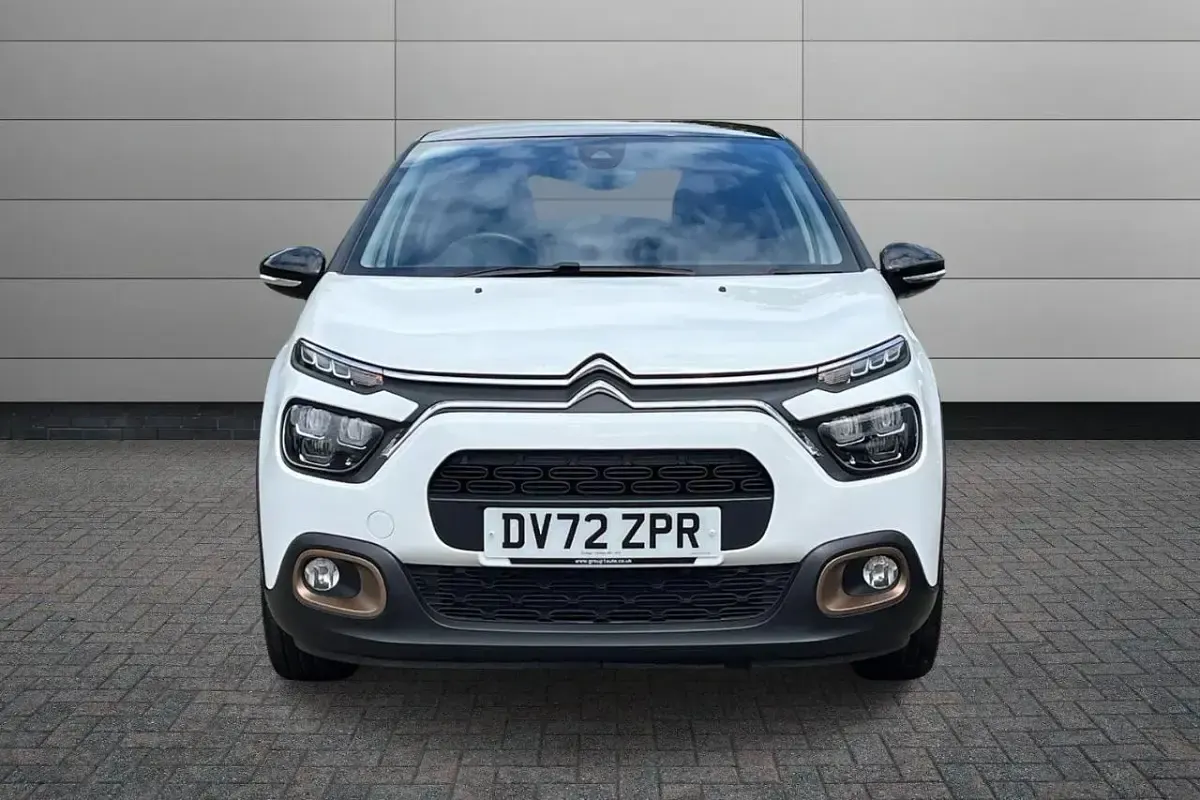 Used Citroën C3 PureTech 83 HP (61 kW) 2023 Polar white Hatchback