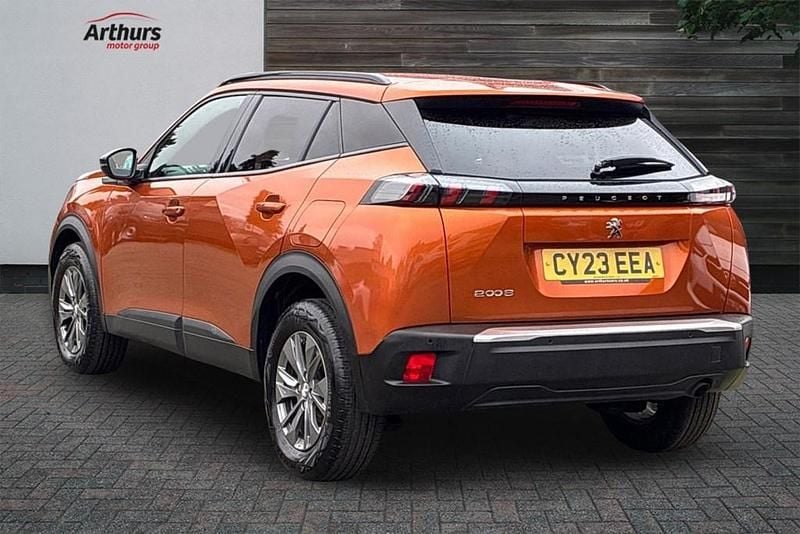 Second-hand Peugeot 2008 Active+ 100 CP (73 kW) 2023 Portocaliu SUV