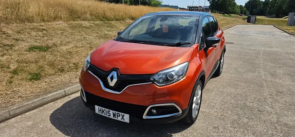 Used Renault Captur Dynamique 2015 Metallic orange with gloss black roof SUV