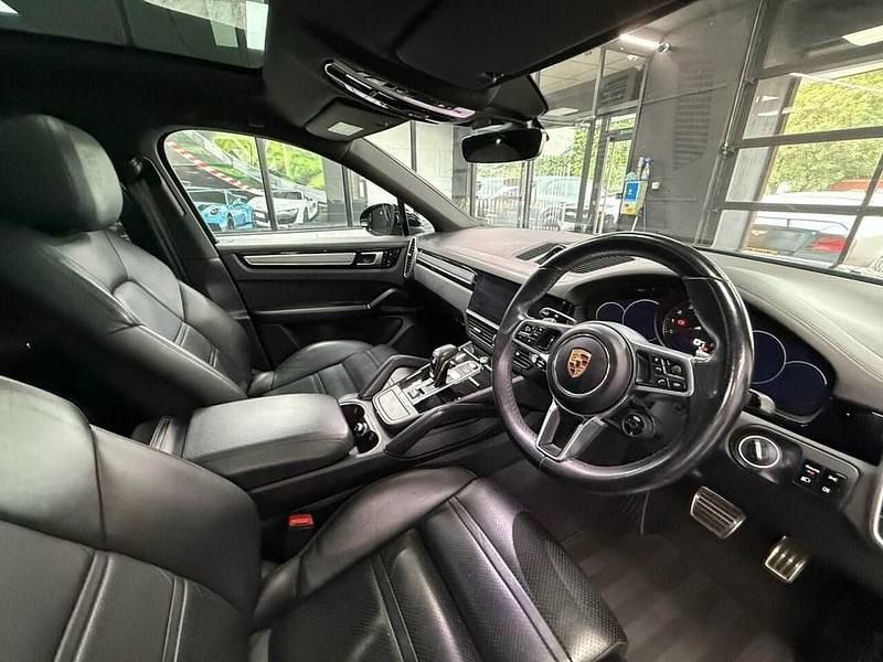 Used Porsche Cayenne 440 HP (323 kW) 2019 Black SUV