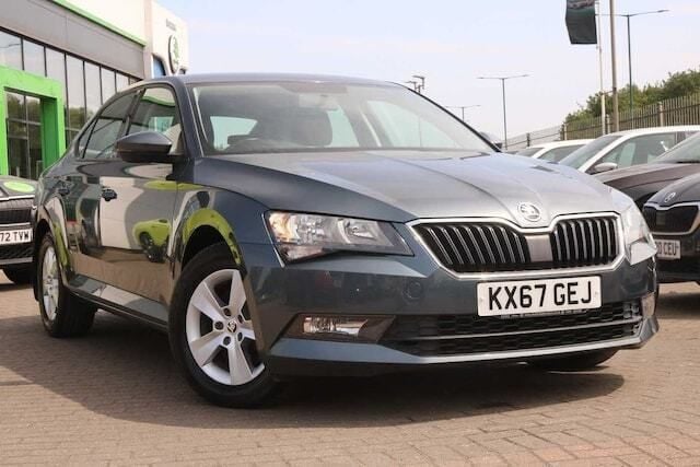Quartz grey metallic Used 2017 Skoda Superb Hatchback | £13,550 (Fair price) - Image 1/4