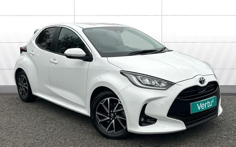 Used 2025 Toyota Yaris Hybrid Design Hatchback | £16,434 (Good price) - Image 1/4