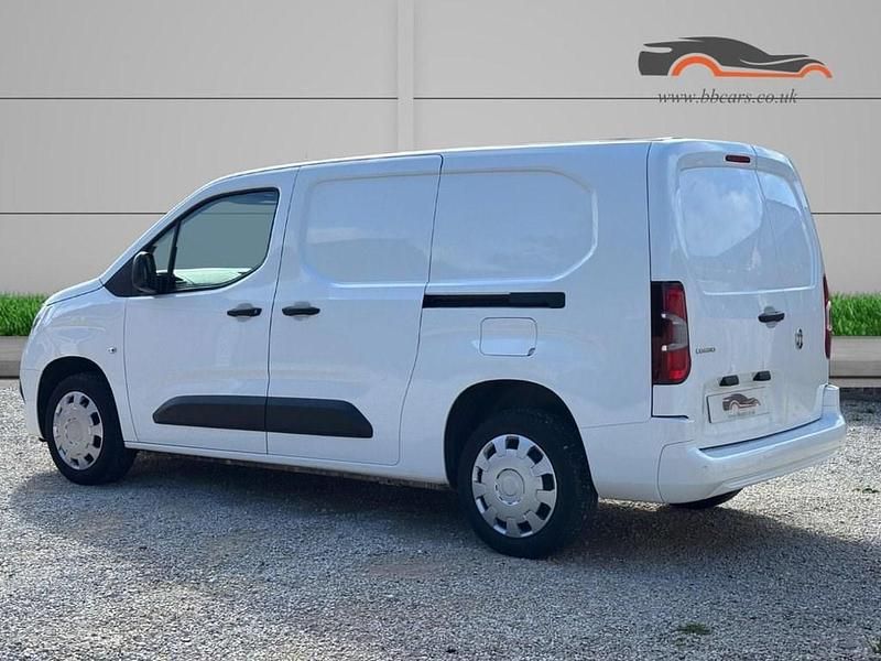 Used Vauxhall Combo Sportive 100 HP (73 kW) 2021 White MPV