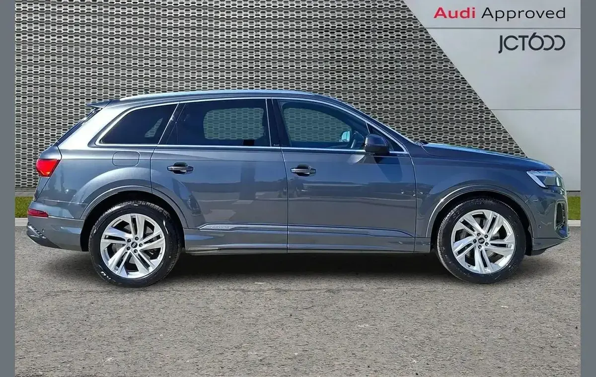 Used Audi Q7 S-Line 228 HP (167 kW) 2024 Grey SUV