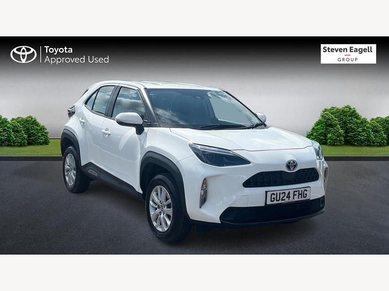 White Used 2024 Toyota Yaris Hybrid Hatchback | £21,091 (A bit pricey) - Image 1/3