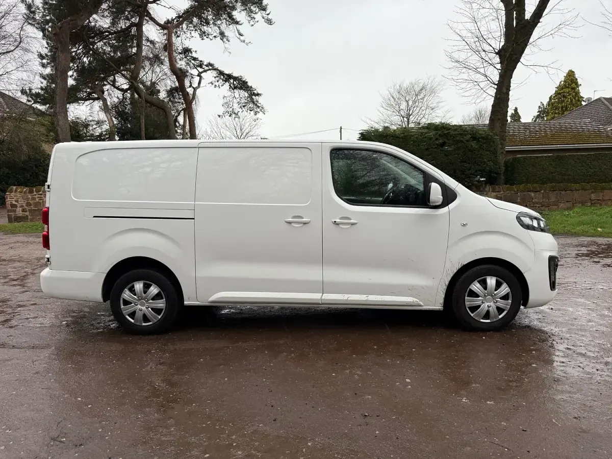 Used Vauxhall Vivaro Sportive 100 HP (73 kW) 2021 White MPV