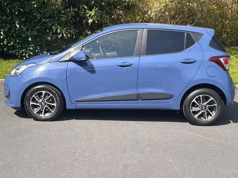 Used Hyundai i10 Premium 87 HP (63 kW) 2017 Blue Hatchback