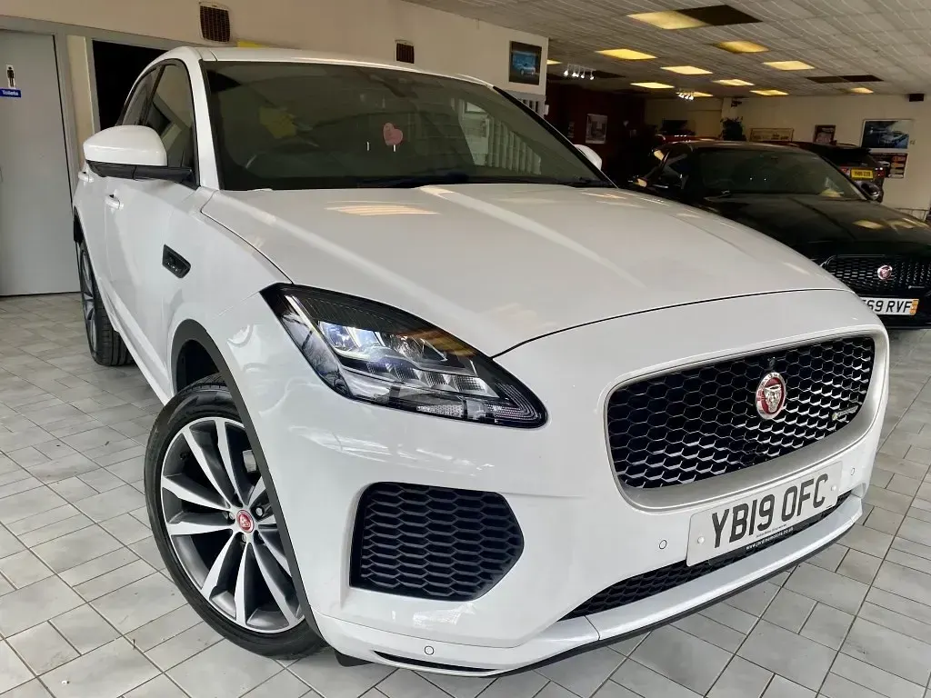 Usado Jaguar E-Pace R-Dynamic 150 HP (110 kW) 2019 Branco SUV