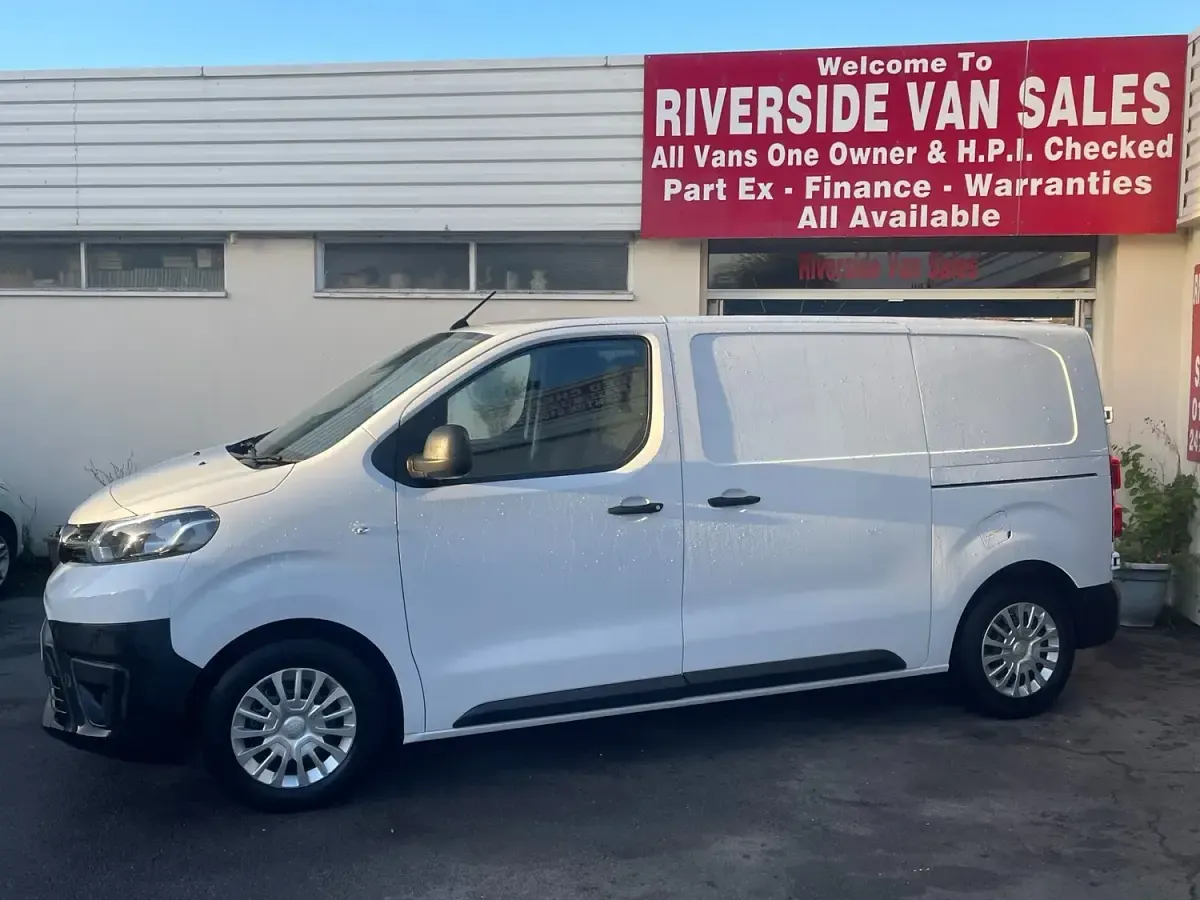 Used Toyota Proace 120 HP (88 kW) 2023 White MPV
