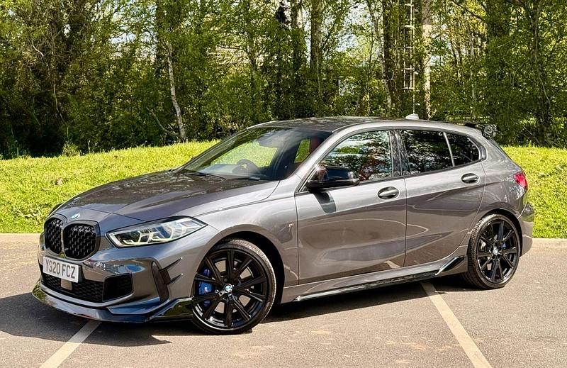 Begagnad BMW M135 Sport Line 2020 Grå Halvkombi