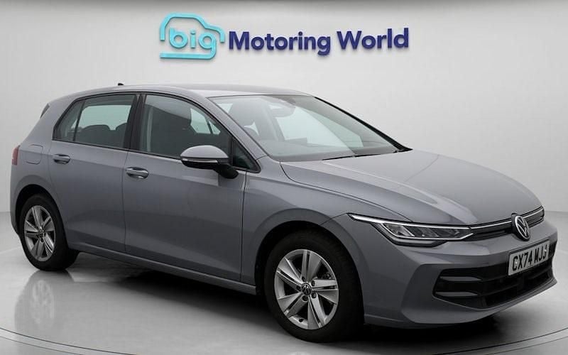 Used 2025 VW Golf VIII Life Hatchback | £19,900 (Good price) - Image 1/4