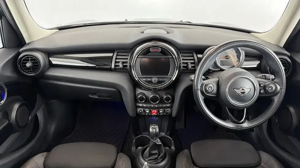 Used Mini Cooper Hatch 134 HP (98 kW) 2017 Green Hatchback