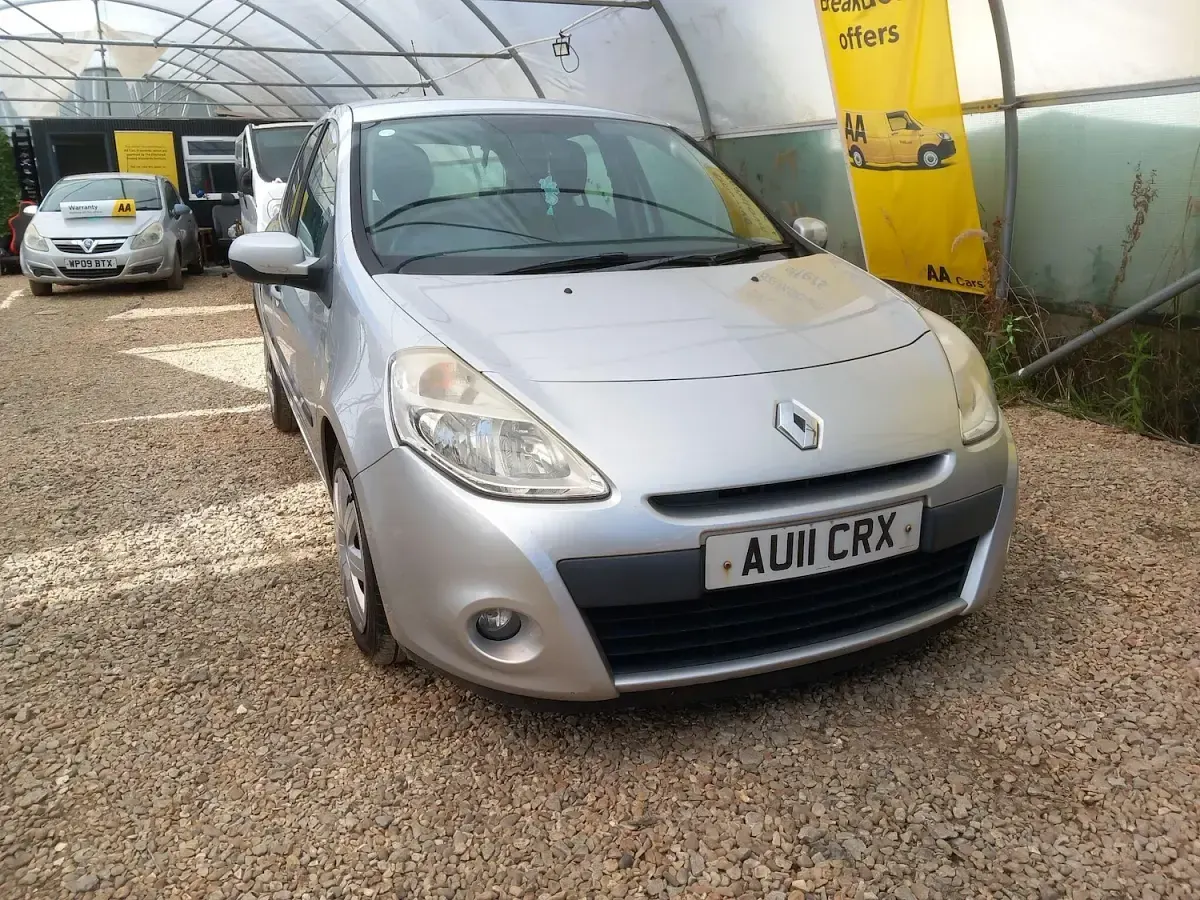 Used Renault Clio Expression 88 HP (64 kW) 2011 Silver Hatchback