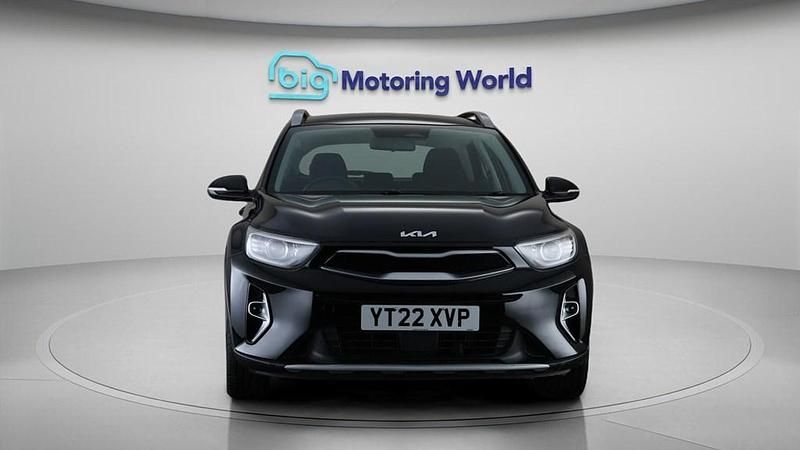 Second-hand Kia Stonic 99 CP (72 kW) 2022 Negru SUV