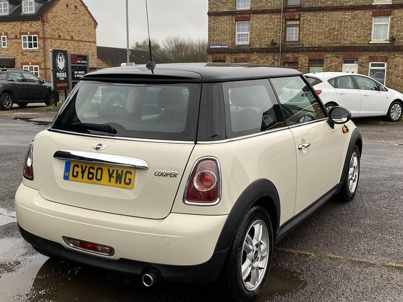 Used Mini Cooper Hatch 2010 White Hatchback