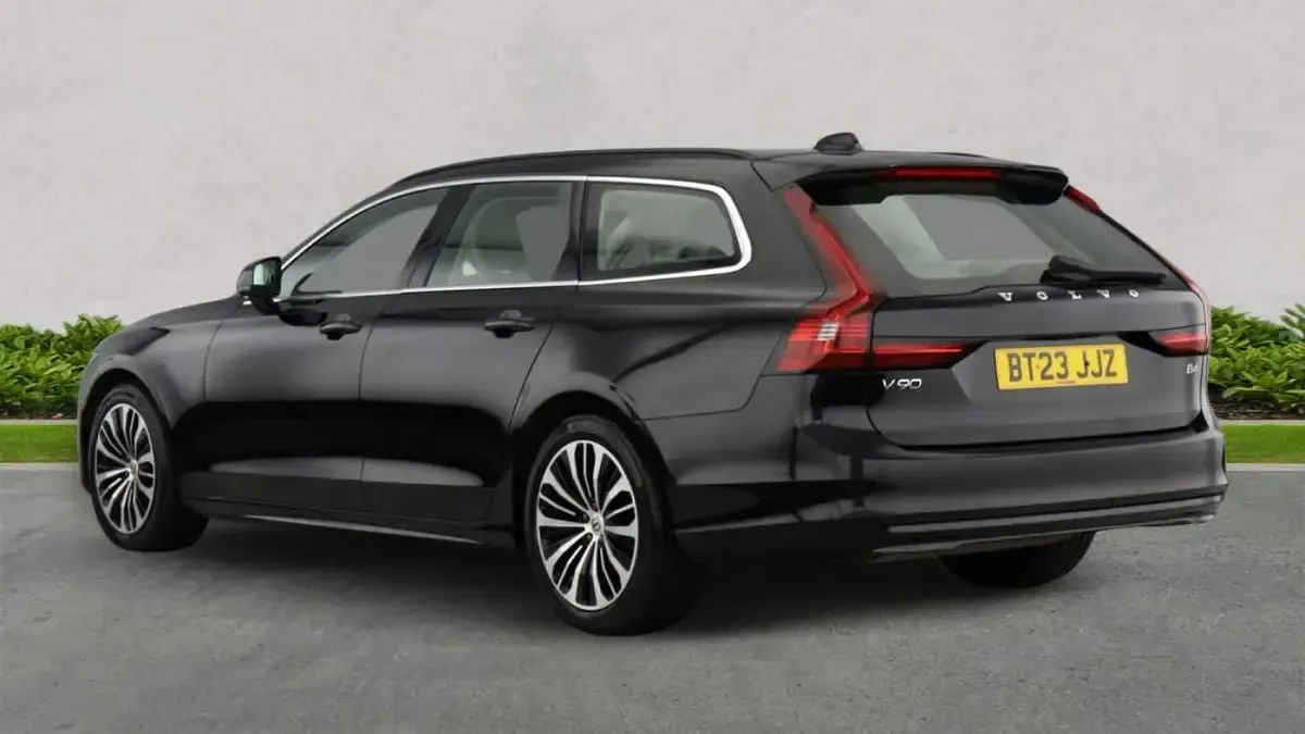 Used Volvo V90 Core 197 HP (144 kW) 2023 Black Estate