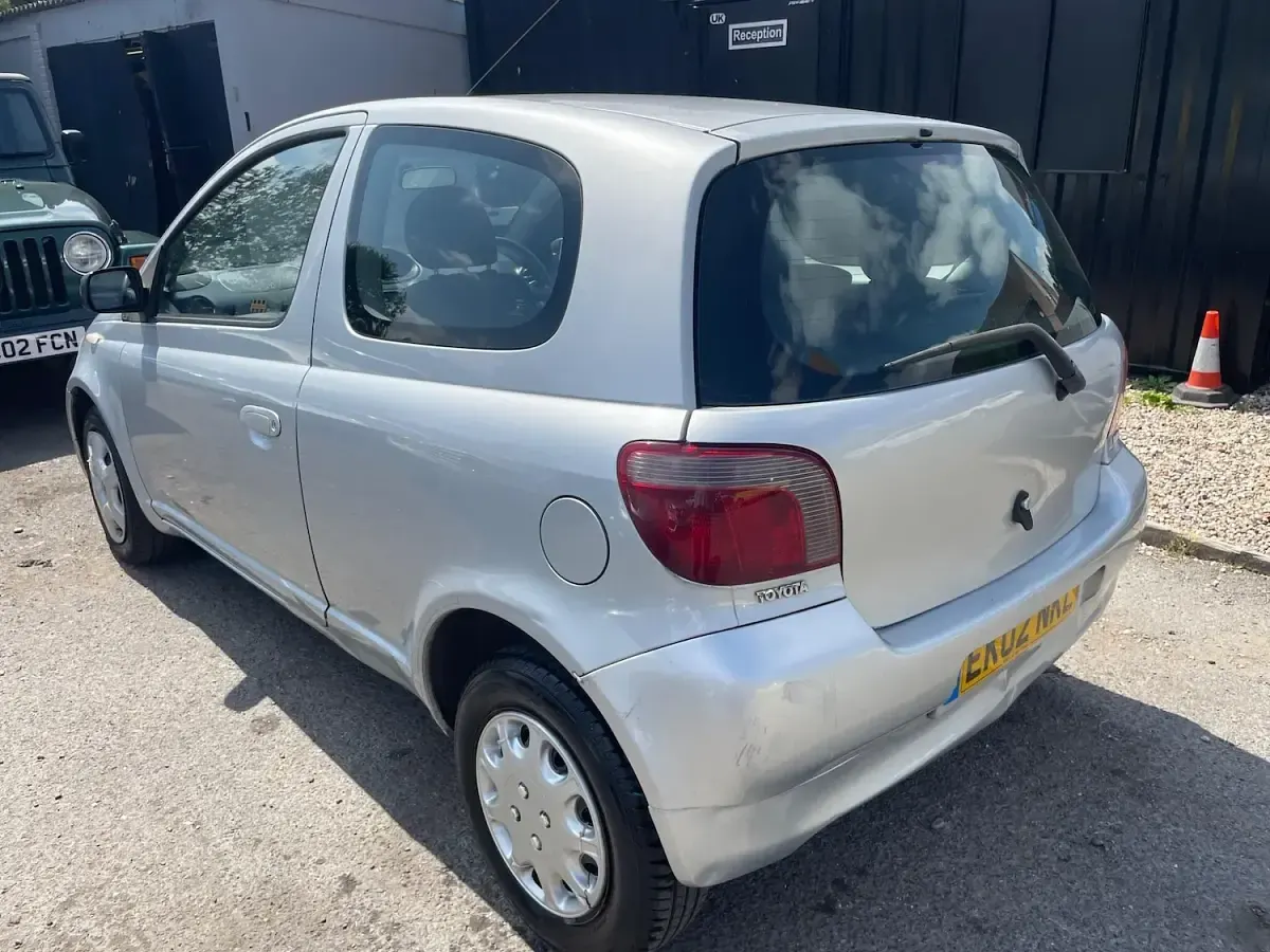 Used Toyota Yaris 86 HP (63 kW) 2002 Silver Hatchback