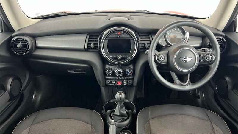 Used Mini Cooper Classic 134 HP (98 kW) 2019 Orange Hatchback