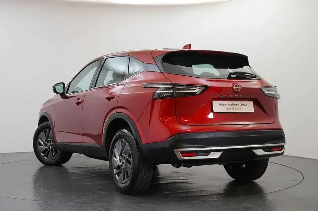 Used Nissan Qashqai Acenta Premium 138 HP (101 kW) 2025 Red SUV