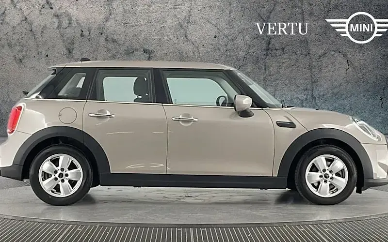 Usado Mini Cooper Classic 136 HP (100 kW) 2022 Cinzento Citadino