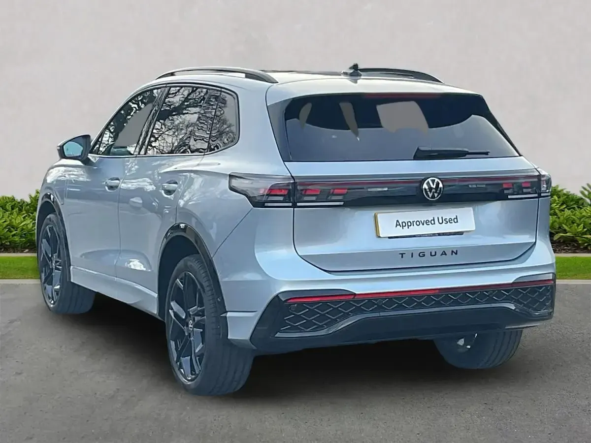 Używany VW Tiguan R-line 272 KM (200 kW) 2025 Srebrny SUV